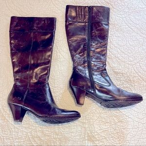 Born Womens black leather boots. Great condition.